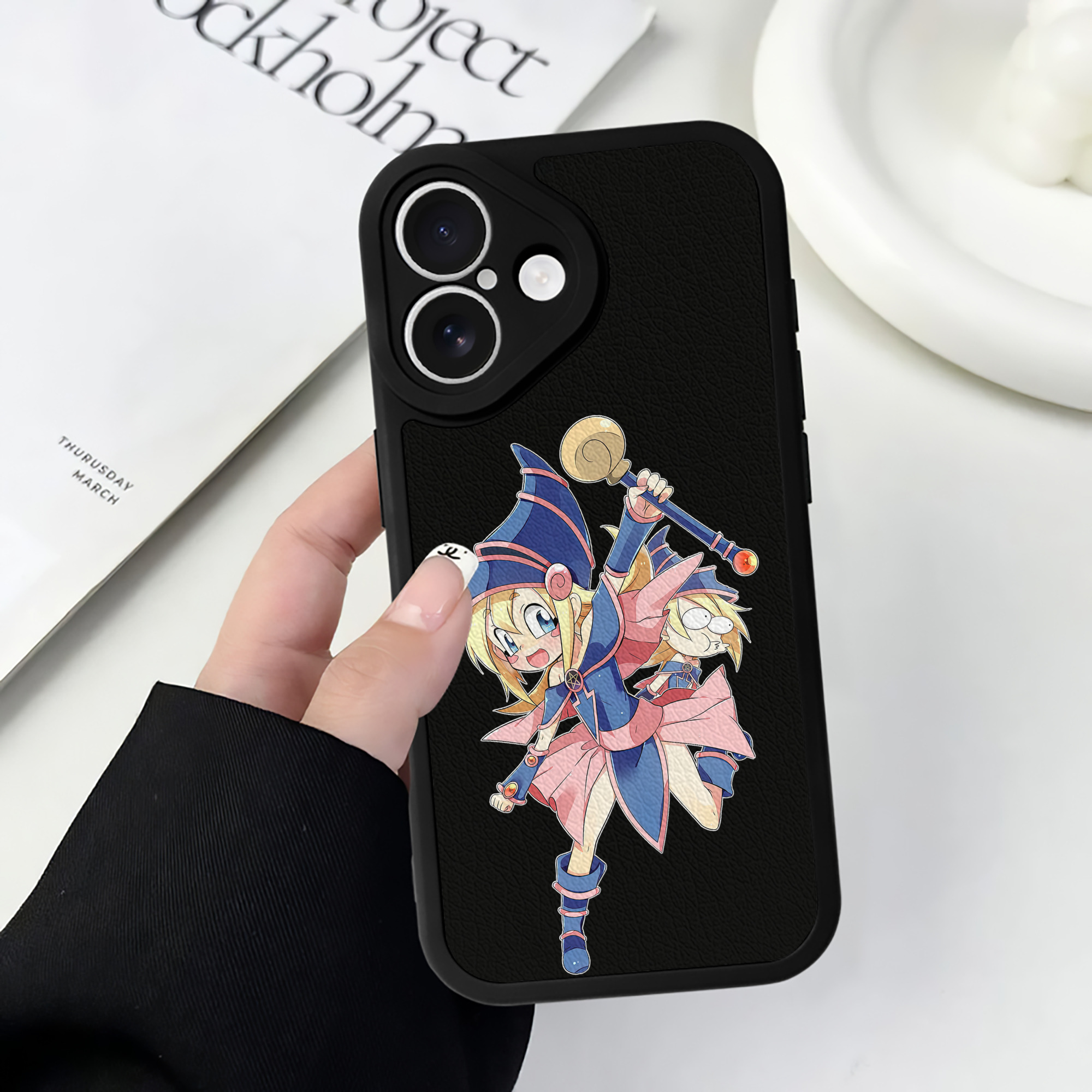 遊☆戯☆王 Yu-Gi-Oh! 【iPhone 16シリーズ対応】シリコンスマホケース（レザー調） 材質：シリコン